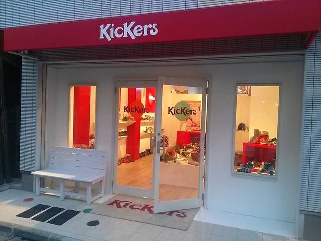 Kickersという靴屋さんが目印