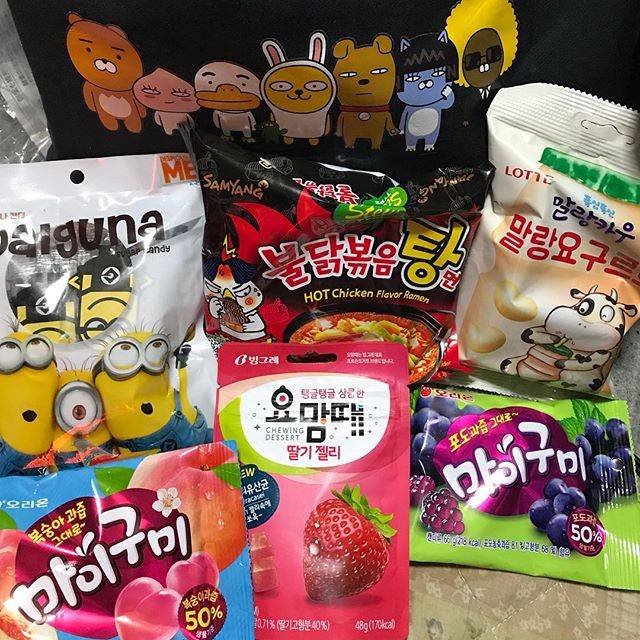 asami on Instagram: “鶴橋でげっとしたお菓子にラーメン✨にやにやーテンションあがる♡#korea #鶴橋コリアンタウン #鶴橋 #한국  #과자  #구미” (51721)