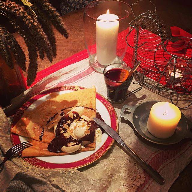 Creperie Restaurant ラフェデリース on Instagram: “ショコラバナーヌとホットワインすぎてゆく時間にちょっとだけ物語を #hotwine#vinchaud#banana#chocolate…” (52282)