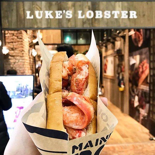 @lukeslobster_jp on Instagram: “We wish you a happy new year! Looking forward to your continued good will in 2018 👸🎉🍾 from Luke's Lobster Team Japan✊…” (53028)
