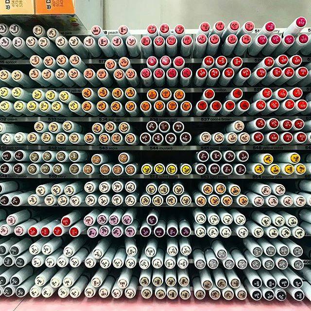 ARUCAT on Instagram: “. 新宿世界堂さんのカラーぺン。 たくさんあって欲しくなった🤭 しかしなあ、イラスト描けないんだよなぁ😹 . 縁飾りや装飾のお手本ないかなぁ。 日本は少ないよね💦 . カリグラフィー用品は思ったより少なかった。 . #世界堂 #新宿  #カリグラフィー…” (53726)