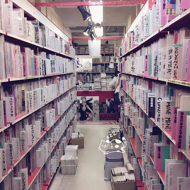 ~Georgina Bliss~ on Instagram: “Manga heaven🌈⭐or was it manga hell?🔥I can’t read any form of Japanese....goal for next time I guess 🙌🏻🌸” (53764)