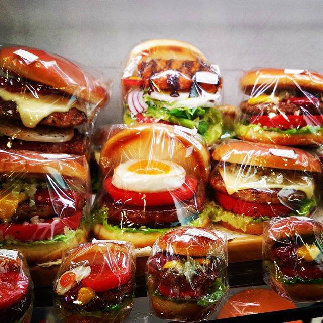 Hamburger-Airi on Instagram: “かっぱ橋にて。店内撮影OKと書いてあったので撮らせてもらいました。本当は買いたい。。#ハンバーガー #hamburger #fakefood” (54335)