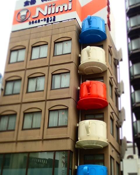 Takahashi  Yoshiyuki on Instagram: “かっぱ橋道具街のビル。ティーカップのベランダが可愛い～#jp #jpn #team_jp_ #japan #tokyo #taitouku #kappabashi #東京 #台東区 #かっぱ橋 #かっぱ橋道具街 #niimi #teacup” (54349)