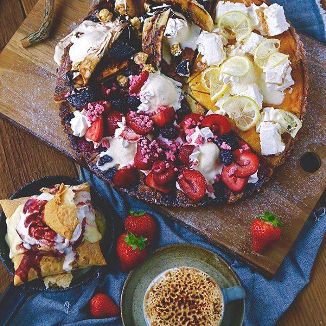 C+ （ツェープラス） on Instagram: “. . . 2017 12 25 （mon）  Merry  X'mas ♪♪ . . .strawberry tarte 🍓 .¥ 780 ＋ tax . .chocolate banana tarte🍌 .¥ 760 ＋ tax . .cheese tarte🍋 .¥…” (56256)