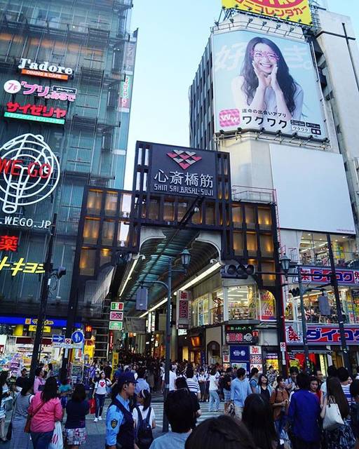 Fumitaka Yokoyama on Instagram: “大阪探訪・心斎橋筋商店街 道頓堀はメチャクチャ混んでます。ここもメチャクチャ混んでます。でもこの人混みのワラワラ感をたまに味わうとクセになります😄 活気のある観光地に行くと明るいパワーに満ち溢れてるんですよねえ。 ・ #日本 #旅行 #夏 #大阪 #道頓堀 #心斎橋筋…” (56312)