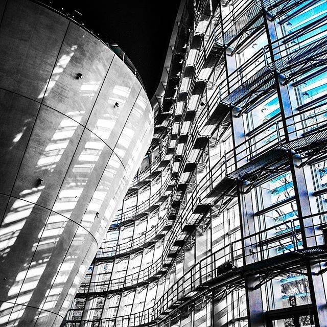 sakiia on Instagram: “. . 大好きな建造物の１つ💛 . 何度訪れてもワクワクする🎵 . #大好きな美術館 . . location:#国立新美術館 .  #japan_night_view #ig_selectphoto #ig_shotz_cities #worldprime…” (56806)