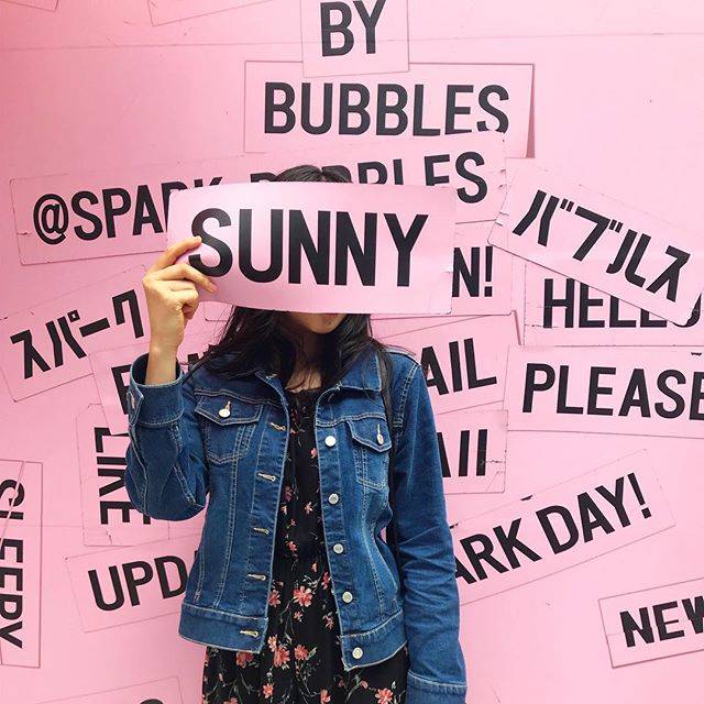 さや on Instagram: “..Today is sunny ☀....#原宿 #表参道 #ピンク #pink #sparkbybubbles #sunny #フォトジェニック #壁” (58529)