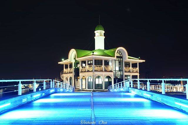 toshi 0130 on Instagram: “#ぷかりさん橋 . . 名前が面白い！ 桟橋だけでなく建物もぷかり浮かんでいるらしいです！ 建物が浮かび上がって見れるようにパチ～リ👀📷してみましま！ それにしてもこの建物、綺麗に見えるな！ . . #神奈川県 #横浜市#桜木町 #夜景#夜景ら部 #日本の風景#東京の風景…” (59291)