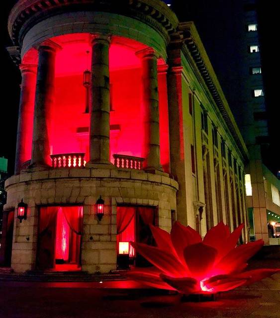@cocococococoron on Instagram: “＊・・・・・開いたり閉じたりして…・・・巨大な赤い花は・・・不思議な世界へと誘う・・・・・・・・・・・#赤い夜#赤い世界#カフェオムニバス #横浜創造都市センター” (59299)