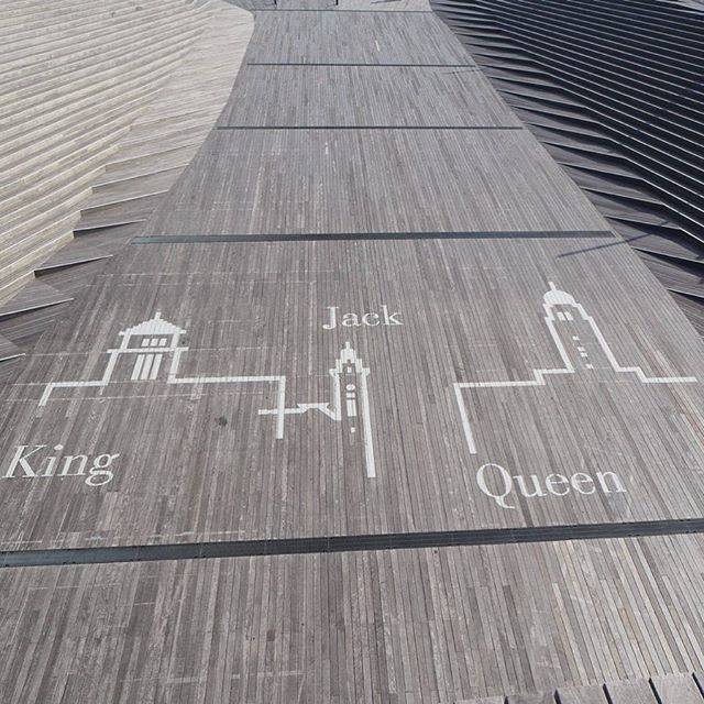 マカロン on Instagram: “大さん橋ターミナルの床に書かれている横浜三塔。ようやく見つかった！#横浜 #大さん橋” (59322)