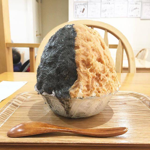 Hiruko on Instagram: “本日全て天然氷✨✨✨黒ごまきなこ！おいしすぎる😭#shaveice #tokyo #japan #sugamo #かき氷” (59600)