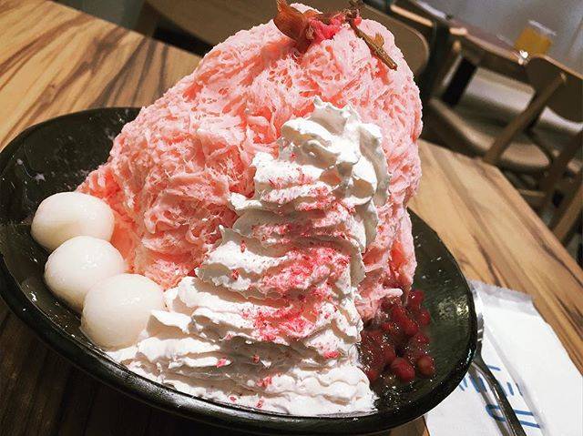 saku on Instagram: “☆桜ミルクかき氷とは思えない新食感･･･😮😮感動した！とっても大きいのに最後まで飽きない！#いつだか忘れた#過去投稿#アイスモンスター表参道 #渋谷#原宿#表参道” (59622)