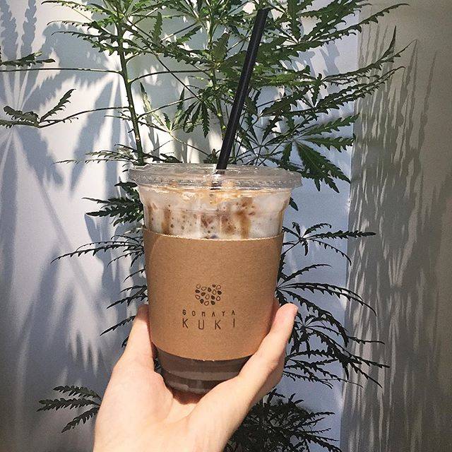 GOMAYA KUKI on Instagram: “こんにちは！！！ 本日も夏日ですね！！ そんなときには、ICEのごまラテはいかがですか？ 黒みつとごまの風味が絶妙です！ 是非ご賞味ください！ #gomayakuki #goma #latte #icecream #ice #very #love #harajuku #cafe…” (59769)