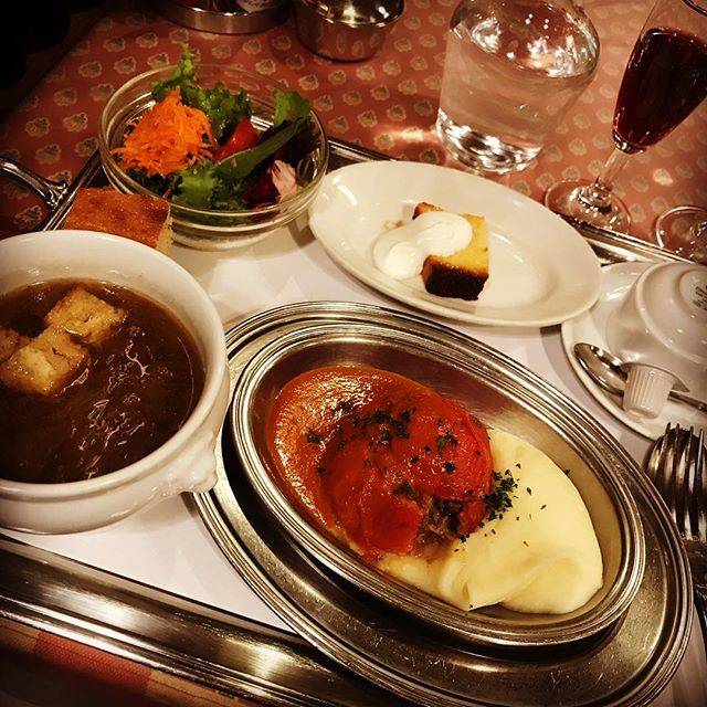 Tomomi Oyama on Instagram: “久しぶりに充実したひとり時間。お買い物してランチして美容院行って。ランチ、美味しかった♡そして…またまた髪短くなった。どんどん短くなる髪…#おそとランチ #ひとりランチ #フランス料理 #コンコンブル渋谷#オニオングラタンスープ #丸ごとトマトの肉詰めロースト” (59914)