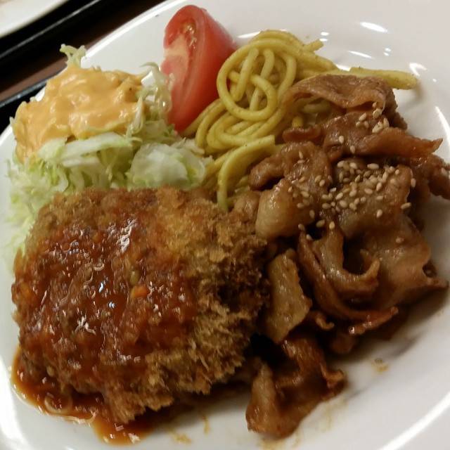 @kh_yama on Instagram: “今日のランチは、焼肉、メンチカツ定食…” (60010)