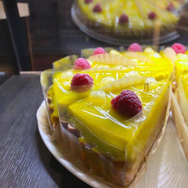 フラリエカフェ☺︎ on Instagram: “＊ ＊ ピスタチオとパイナップルのタルト🍍 ・ パイナップルをアーモンドの生地と焼き込み、ピスタチオのムースを重ねました。 香ばしさと パイナップルの酸味が バランスのいいタルト🥧🍍 ・ #flariecafe #フラリエカフェ #カフェ #cafe #名古屋カフェ…” (61414)