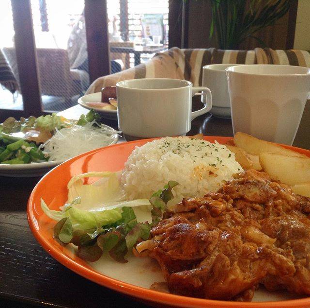 master_kouter♪ on Instagram: “. タンドリーチキンのプレートランチ🐓 と、 サラダ🌽 と、 スープ☕︎ と、 グレープフルーツジュース🍹 と、 チョコフォンデュ🍫 と、 ホットコーヒー☕ . 食べ過ぎた…満腹(*_*) #borabora #kobe #神戸 #神戸カフェ #神戸ランチ #カフェ…” (61789)
