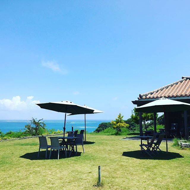 upari◡̈ on Instagram: “こんな家住みてー。考えることが山盛り。I wanna 休息。#月曜からクタクタ#新学期#脳みそ夏休み#遊び過ぎて#すこぶる体調悪い #そろそろ引きこもりたい時期に差し掛かってきた#沖縄#南部#斎場御嶽#海のイスキア#カフェ#海” (61887)