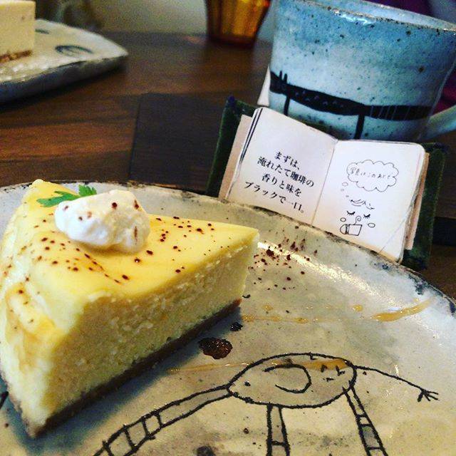 Taka Nagao on Instagram: “. 三ノ宮に来たら寄らずには居られないカフェ🌟 やっぱり今日も‥😅 今日はマスカルポーネのベイクドチーズケーキ🧀に選んで頂いたコーヒーと☕ . 美味しいのはもちろん、この雰囲気はやっぱり好き😊 . #神戸カフェ #三宮カフェ  #オシャレカフェ #カフェ巡り…” (61962)