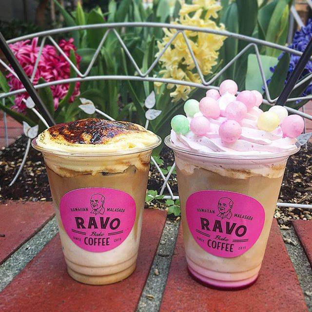 Kyouko🎀 on Instagram: “✨. この日は暑かったから、二人ともアイスを選んだら、見事に意見合わないやつ🤣. . .  #ravobakecoffee #ラボベイクコーヒー #クレームブリュレ#いちご #strawberry…” (62283)
