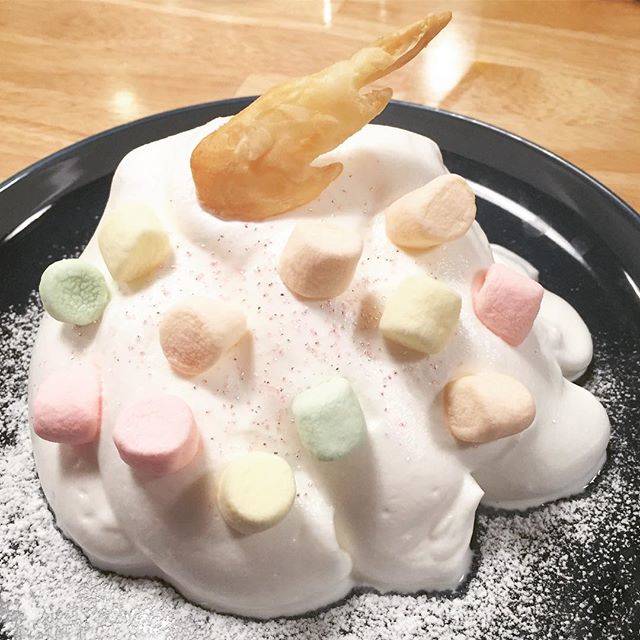 まき on Instagram: “何からどうやって食べようか迷っちゃった（笑）たっぷりのホイップクリームの中には純白のケーキがかくれんぼしてたよ♪《過去pic :GW》 #京都 #京都駅近カフェ #カフェダイニングフルール #フルール #エンゼルフルール #天使をイメージ #新たに仲間入り #14時以降限定…” (62431)