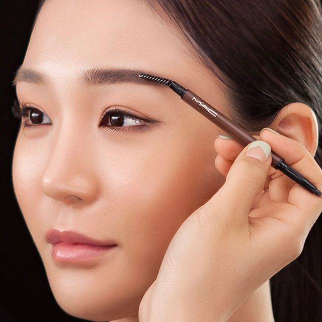 M·A·C Cosmetics on Instagram: “Brush your brows out! Peep our stories for more tips on how to use the #MACBrowsStyler to get 👌🏽 brows! #Regram @maccosmeticskorea” (64008)
