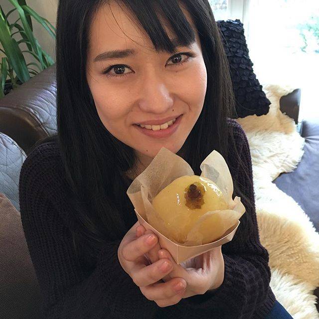 kantomoka on Instagram: “. 妹 @kanmisato が洋梨のケーキを差し入れてくれた♬ 母がボソッと「おっぱい....」と... もうおっぱいにしか見えなくなった....…” (65913)
