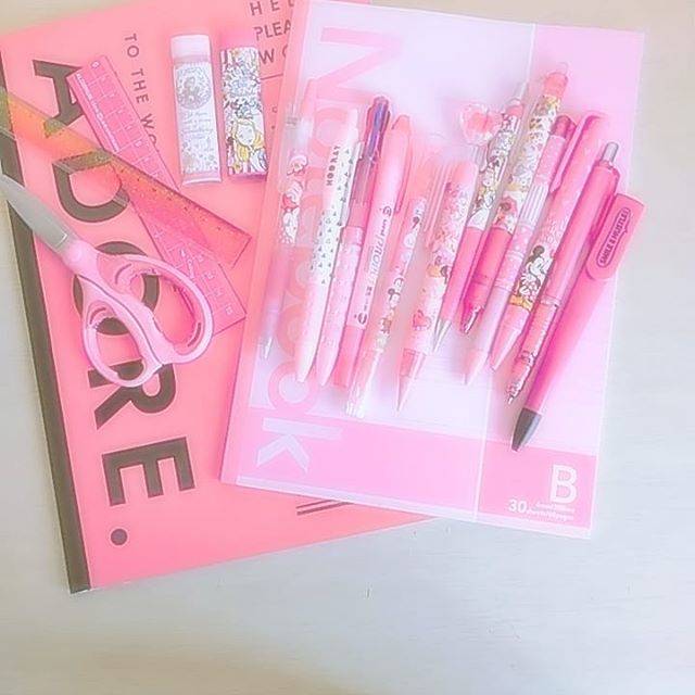 @fu.h_7676 on Instagram: “#pink#stationery#study#ピンク#文房具#勉強#ハサミ#pen#ペン#定規#notebook#ノート#机#もうすぐ#テスト#中学生#かわいい” (65935)