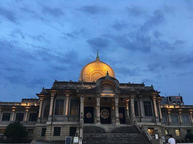 Banri Hoshi on Instagram: “Tsukiji Hongwanji Temple captured in the evening. It’s actually a Buddhist temple built in the 1930s, influenced by Indian architecture. 🇮🇳…” (66630)