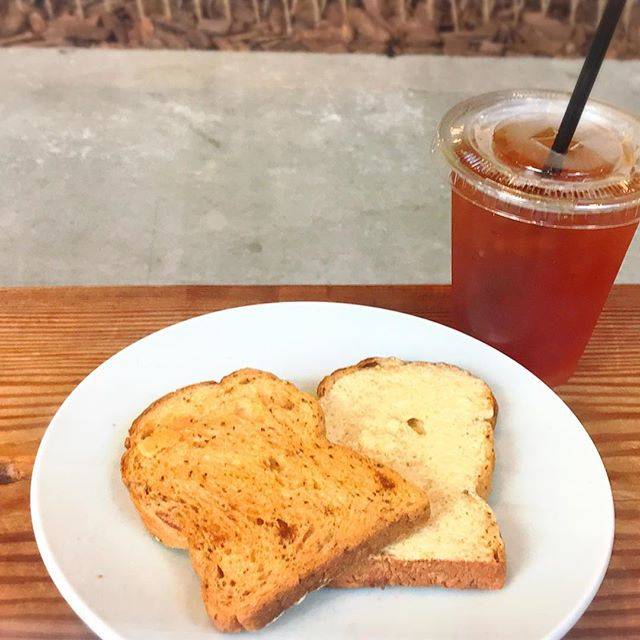 （株）nigiru on Instagram: “【新フレーヴァー】 ・ VIKING  BAKERY 初の “シュガーラスク” ・ ベースのパンは 『アールグレイ&ハニーレモン』 ・ アールグレイの香りが しっかりと。 ・ レモンピールの苦味がほんのり。 ・ オーガニックシュガーは ・ コクがありながら 軽やかな甘み。 ・…” (66817)