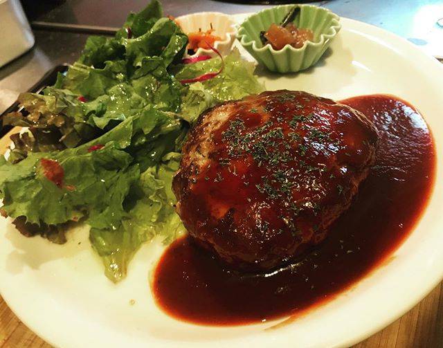 タベルトマル二条城 okatte on Instagram: “グリルハンバーグ数種類のハーブを入れ、じっくり火を通す事で肉汁を逃さず美味しくいただけます。是非お待ちしております！#okatte #cafe #restaurant #food #kyoto #nijo” (67185)