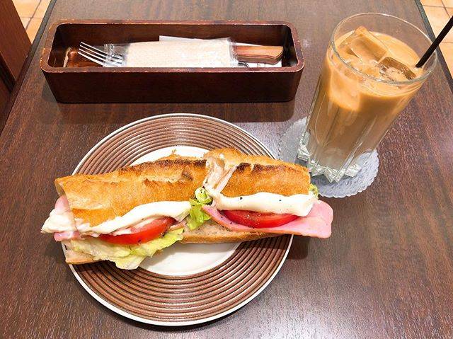 kco on Instagram: “2018/04/26 きのうのお昼。 天気良かったから会社抜け出してお昼だよ。 カマンベールバコン（ベーコン）っていうサンドイッチ バゲットパリパリでチーズたっぷりウマー😋 #仙台 #VELVET #パン屋 #お昼ごはん #サンドイッチ #トマトはさ入れないでほしいね…” (67636)