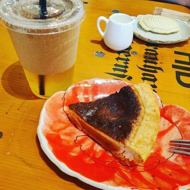 @mukkinkinko222 on Instagram: “そんなわけでさっそく#ビノワカフェ に行ってきました。#イギリス のケーキ名前覚えてないけど、すごい美味しかったスコーン食べたかったけど自分で模倣するしかないのか” (68657)