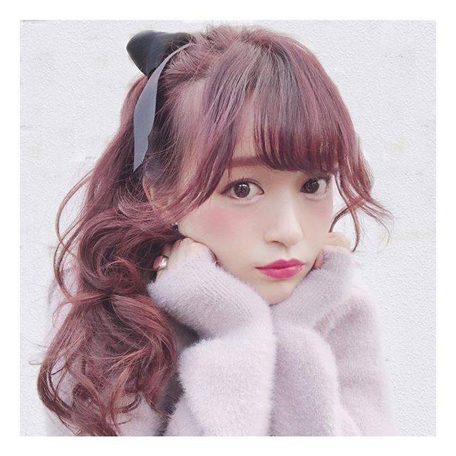 早川 実季 🐱 on Instagram: “くすみカラーがお気に入りのふわふわのニットは @honeymihoney_official 💜” (69292)