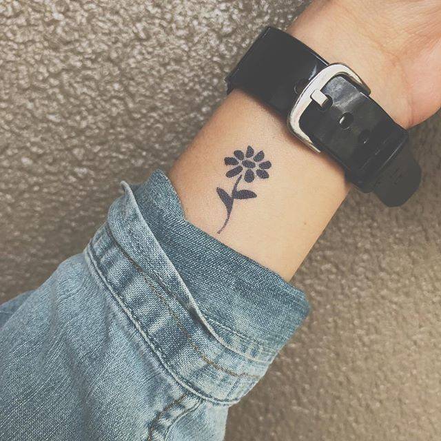 インクボックス ジャパン on Instagram: “これからの季節は袖からチラっと😉👏▫️▪️'フローレット'📷 @mei_harima▫️#inkbox #inkboxlove #flowertattoo” (69538)