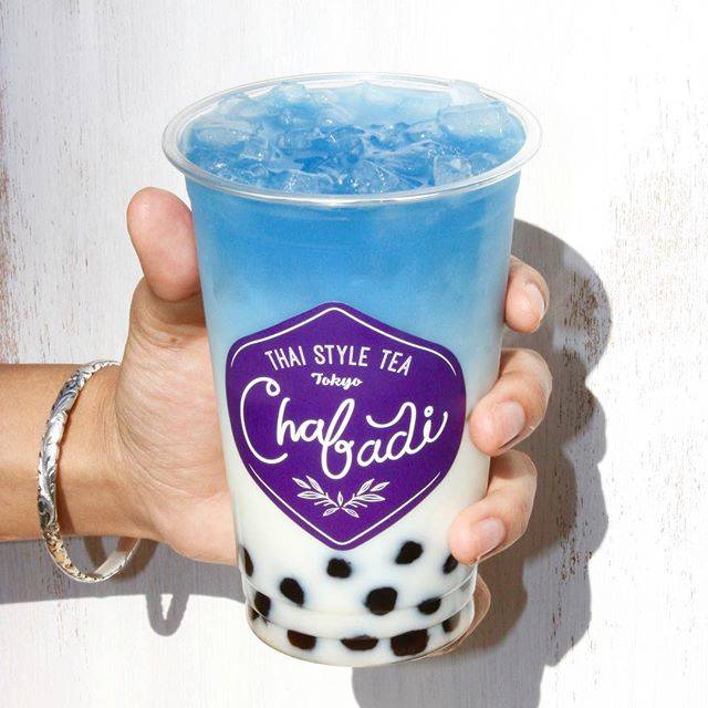 Chabadi on Instagram: “チャバディカー🙏 昨日はブルーミルクが大人気でした💙ありがとうございます😊 ブルーミルクは、練乳を使ったバニラ風味の甘いミルクに、アンチャンティ(バタフライピー )の青いお茶を注いだ、ミルキーな優しい甘さのドリンクです。タイではがインスタ映えカフェとして…” (69605)