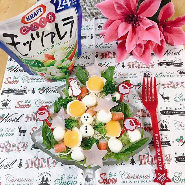 yoshimi on Instagram: “おはよーございます(*^^*) : 昨日夜、作ったサラダ🥗 :  #ひとくちモッツァレラ  を使った #ツリーサラダ : あるもので…無理やりな感じも あるけど～笑笑 晩御飯楽ちんだったので～...♪*ﾟ トマトなかったので赤はカニカマ チーズで雪だるま⛄️ :…” (70428)