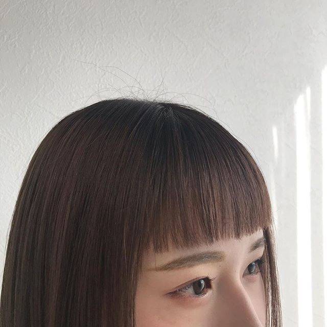 ayaka kurihara on Instagram: “..#チョッピーバング ✂❤︎.ぷつんとしたライン感が👌🏻...#shooting #cut #__aya_hair__ #makeup #hairstyle #styling #前髪カット #オン眉 #オン眉バング #スタイリング #カット #名古屋” (70580)