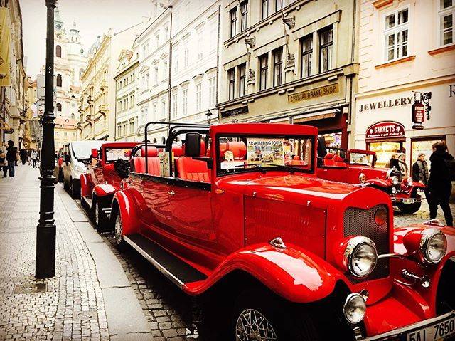 @kyon.ss on Instagram: “プラハで見つけたかわいい車.💓 . . . . 船便が今週なので shoppingしてきました.💓 . . . . #bialetti Getできて満足です.💕 2cupsも入荷してたけど 結局迷いに迷って3cupsに. 彼がエスプレッソ飲むし…” (70967)