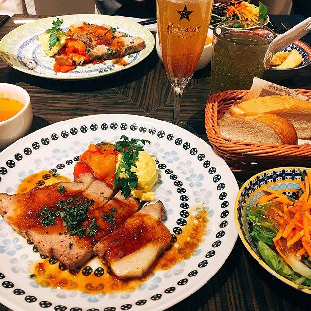 Chihiro on Instagram: “サラダバー&ドリンクバー付きで長居できちゃう週末ランチ🍽 . 自家製ジンジャーエール頼んだら、生姜が丸ごとグラスに入っていて衝撃😲美味しかったけど♬ . #commoncafe  #丸の内カフェ #丸の内ランチ #丸の内 #tokyo #japan #レストラン…” (70972)