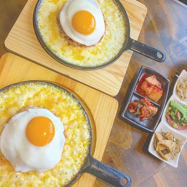 Airi  Kato on Instagram: “・ ・ 麗羽ちゃんと東京カロリー爆弾の旅🐷💕🍽 ・ ・ 美味しいものいっぱい食べたけど私が1番気に入ったのはチーズマグマ鉄板🧀 チーズ好きにはたまらないなぁ🤤 考えた人天才🎓✨ ・ ・ #tokyo #lunch #trip #travel #cheese #kimchi…” (71016)