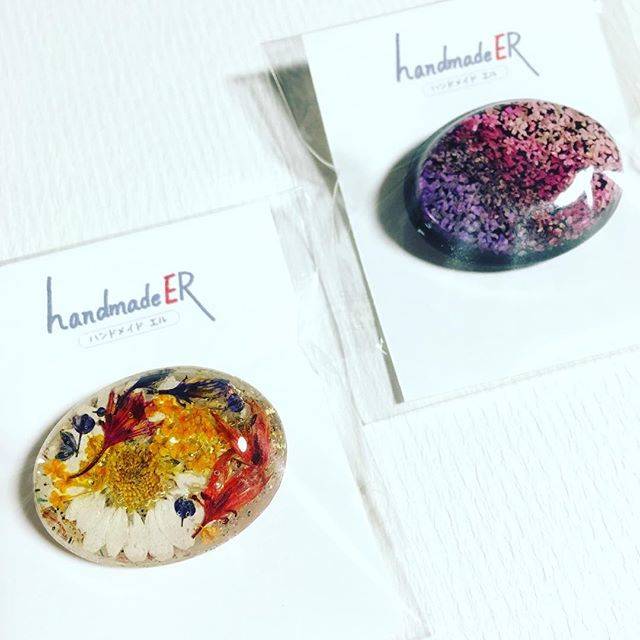 handmadeER on Instagram: “久しぶりのブローチ♪♪お花いっぱい入れました。☆☆#handmadeER #handmade#てづくり #ブローチ#レジン #レジンアクセサリー#お花いっぱい #お花入り” (71296)