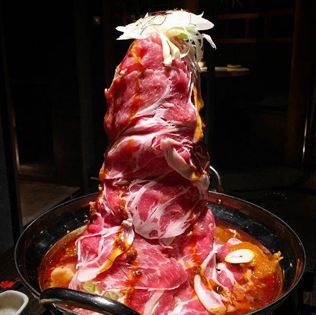 @r_mogumogram on Instagram: “#九州黒太鼓 #肉 #29 #にく！ #肉鍋  #肉タワー 29cmらしい！！ #おいしい！！” (72988)