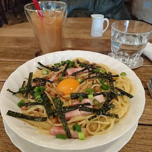Sayaka Yamada on Instagram: “ギャラリーエフさんの納豆ベーコンクリームパスタ。納豆がそれほど得意じゃない私がペロリ😋はぁーおいしかった～。 #東京ぶらり #ギャラリーエフ” (73118)