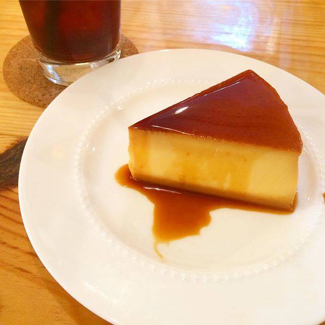 @popokazuma on Instagram: “四ツ谷、トラノココーヒー🐯 ケーキ型のプリン🍮✨✨ 。その名は、『たまごたっぷりん』(380円)😋 。 #四ツ谷カフェ#新宿カフェ#トラノココーヒー#toranokocoffee#カフェ巡り#プリン” (73763)