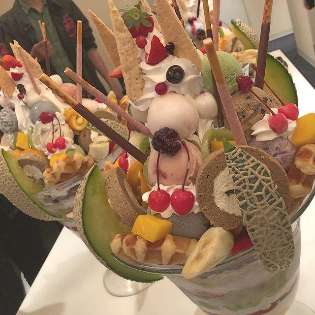 未 侑 on Instagram: “. BIG pafwe !!!!!💗💗 . #sweets #big #pafwe #icecream #fruits #banana #melon #cherry #strawberry #blueberries #berry #kiwi #orange #mango…” (73804)