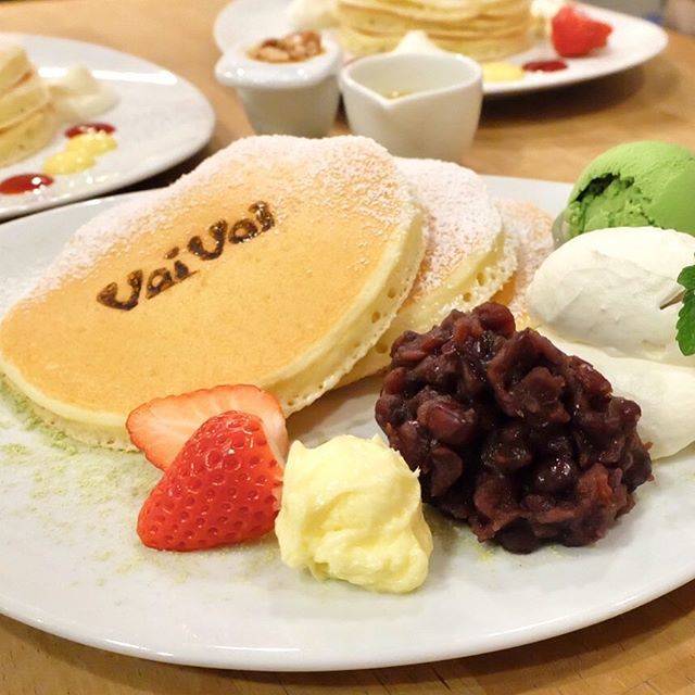 なっちゃん on Instagram: “🥞🍵 2019年VoiVoiはじめ♪ ふかふかバターミルクパンケーキに、 粒がほっくりしたあんこの甘さ、まろやかな生クリームからやわらかな塩気、バターのコクが加わると、それはもうウットリする美味しさ(о´∀`о) 今年もたくさん通います♪ . #パンケーキ #pancake…” (73866)