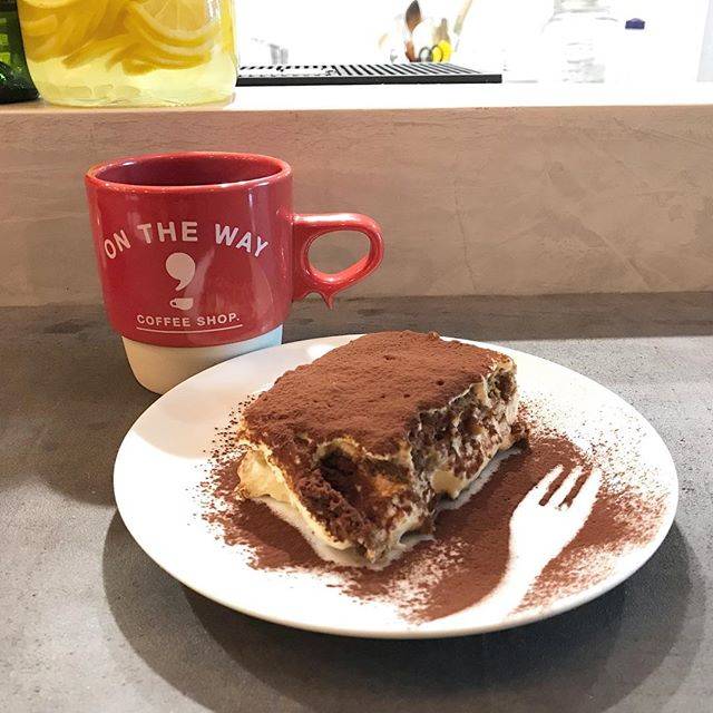 Motoyuki  Kohjin on Instagram: “After DTLAC Coffeeラテアート大会の帰りにふとコーヒーが飲みたくなりふらりとエスプレッソが入り込んだティラミスは程よい甘さ😋” (73984)