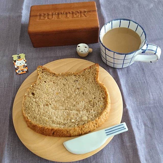 @tonchunnan on Instagram: “ネコ🐈かわいい💓#いろねこ食パン #うつわ好き #木の器 #ねこ” (74499)